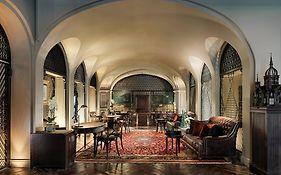 โรงแรมมิวส์ กรุงเทพ หลังสวน เอ็มแกลเลอรี่ - Sha Extra Plus